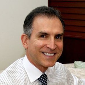 Dr. Luis Vinas